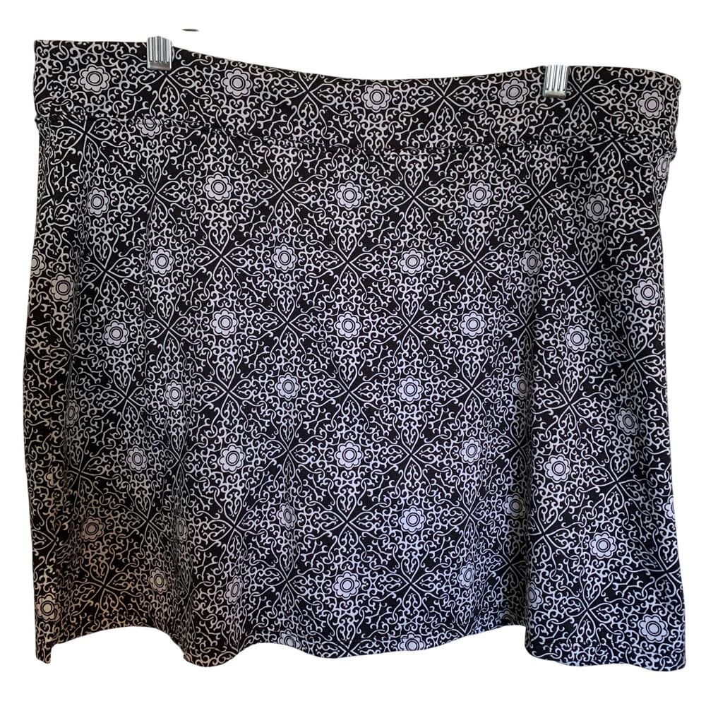 Tranquility by Colorado clothing skort sz large B & W